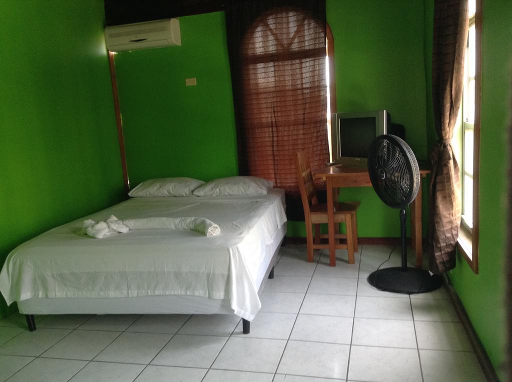 Amelia Guest House San Pedro  Exterior foto