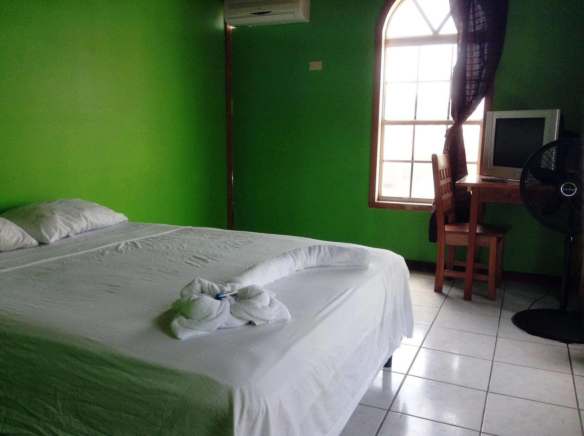 Amelia Guest House San Pedro  Exterior foto