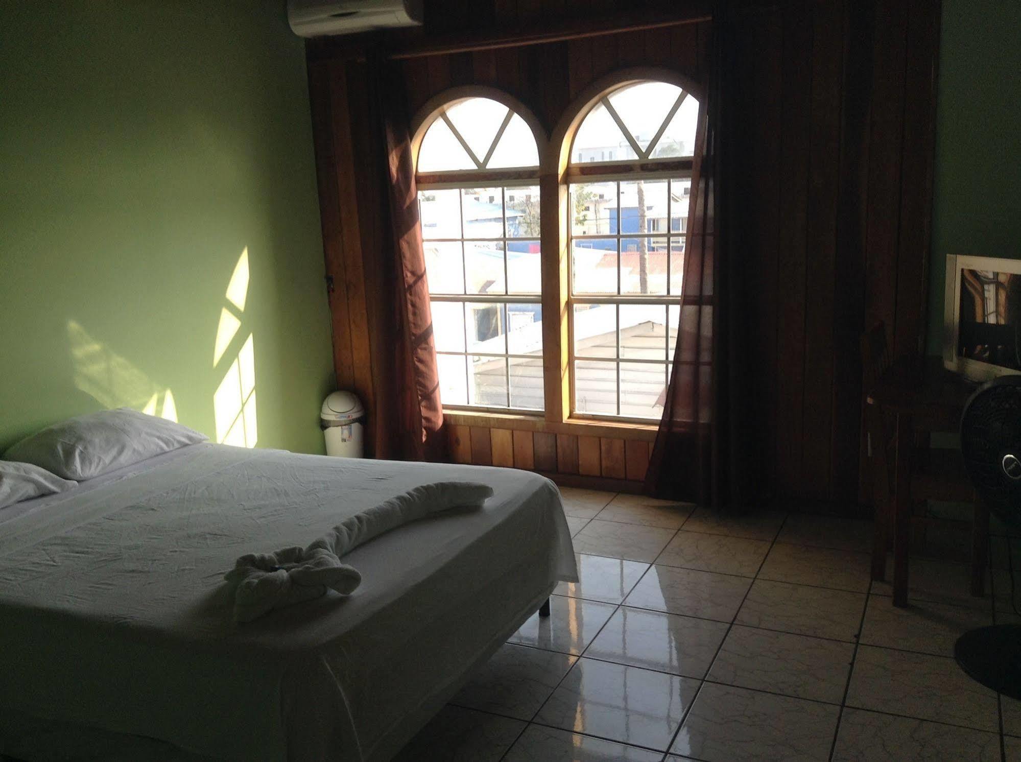 Amelia Guest House San Pedro  Exterior foto